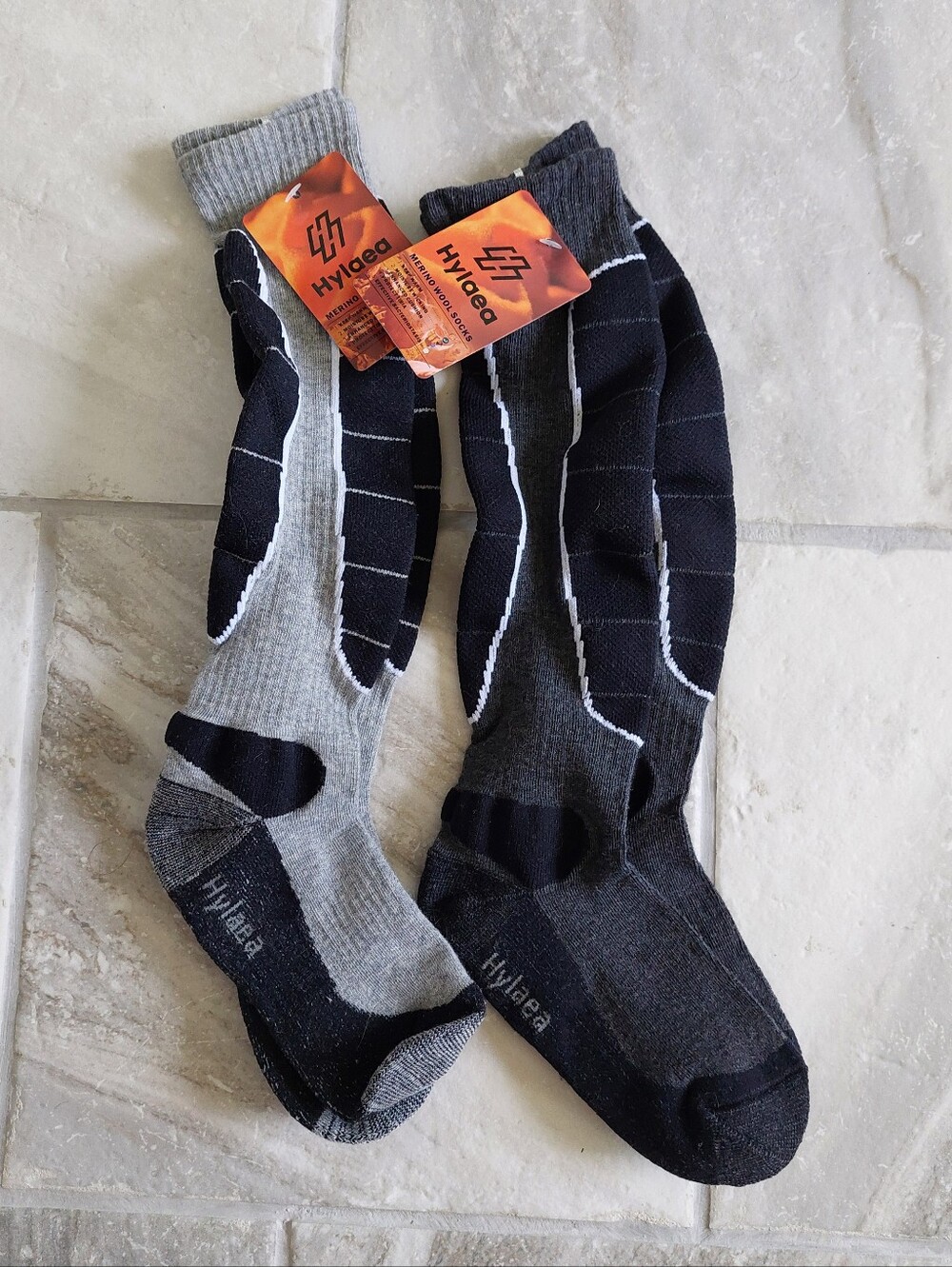 NEW 2 Pair Hylaea Merino Wool Gray and Black Outdoor Socks Size Medium